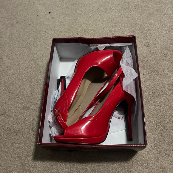 Red heel - Picture 2 of 3